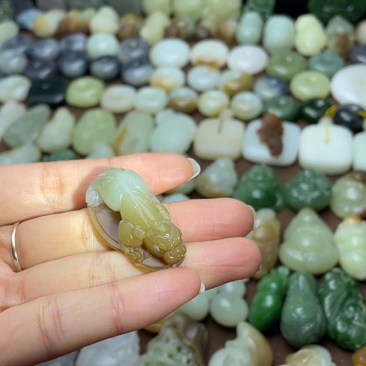 和田玉（糖玉）未镶嵌颈饰