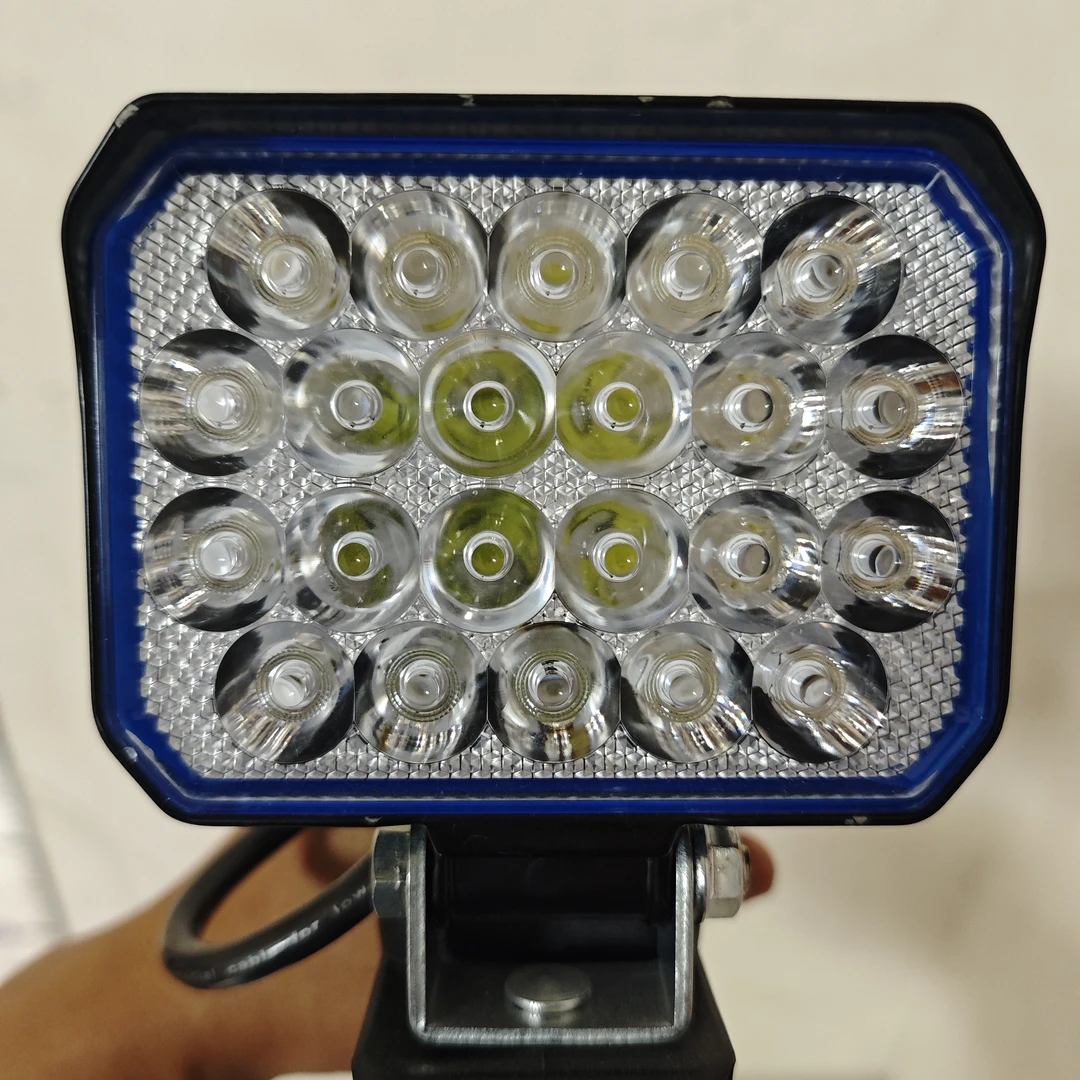 强光超亮LED射灯手提式充电照明灯应急灯夜钓户外照明锂电工作灯