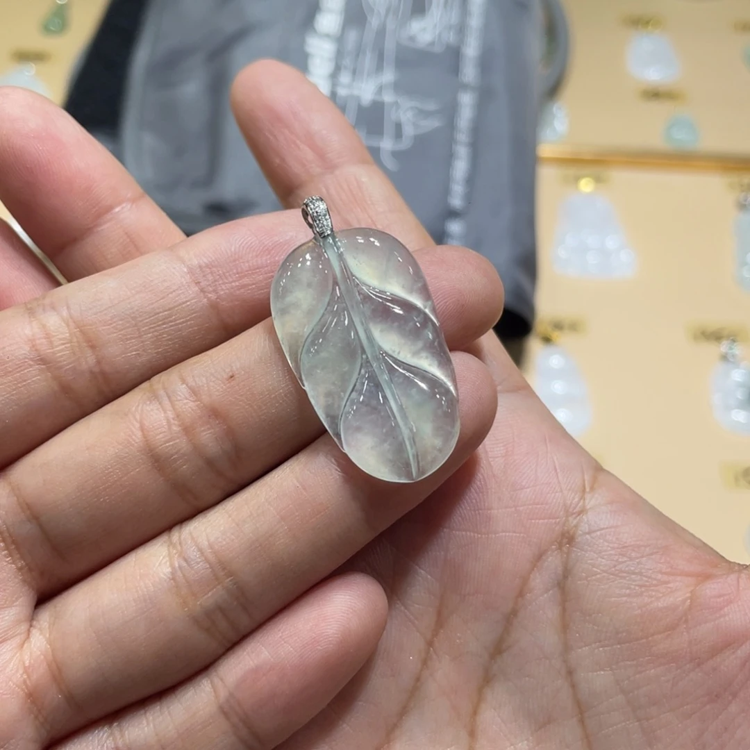 颈饰18K金镶嵌翡翠