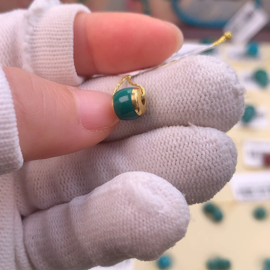 绿松石配饰未镶嵌