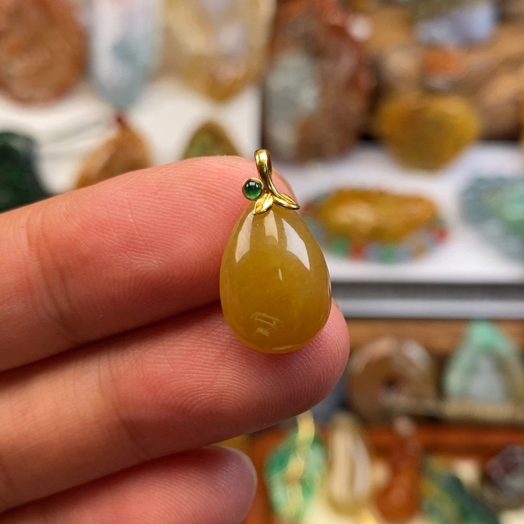 翡翠18K金镶嵌颈饰缅甸天然翡翠吊坠