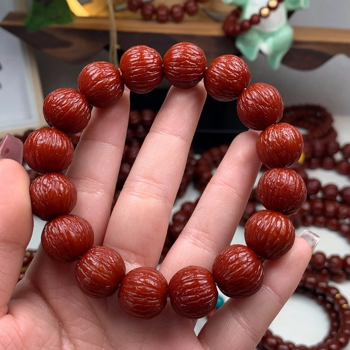 猴头核桃吊坠凤羽