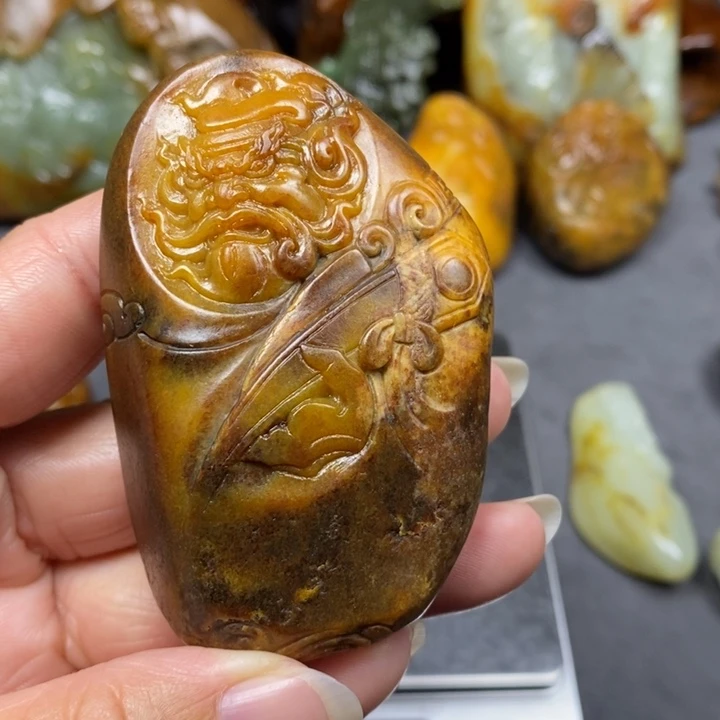 和田玉未镶嵌把件