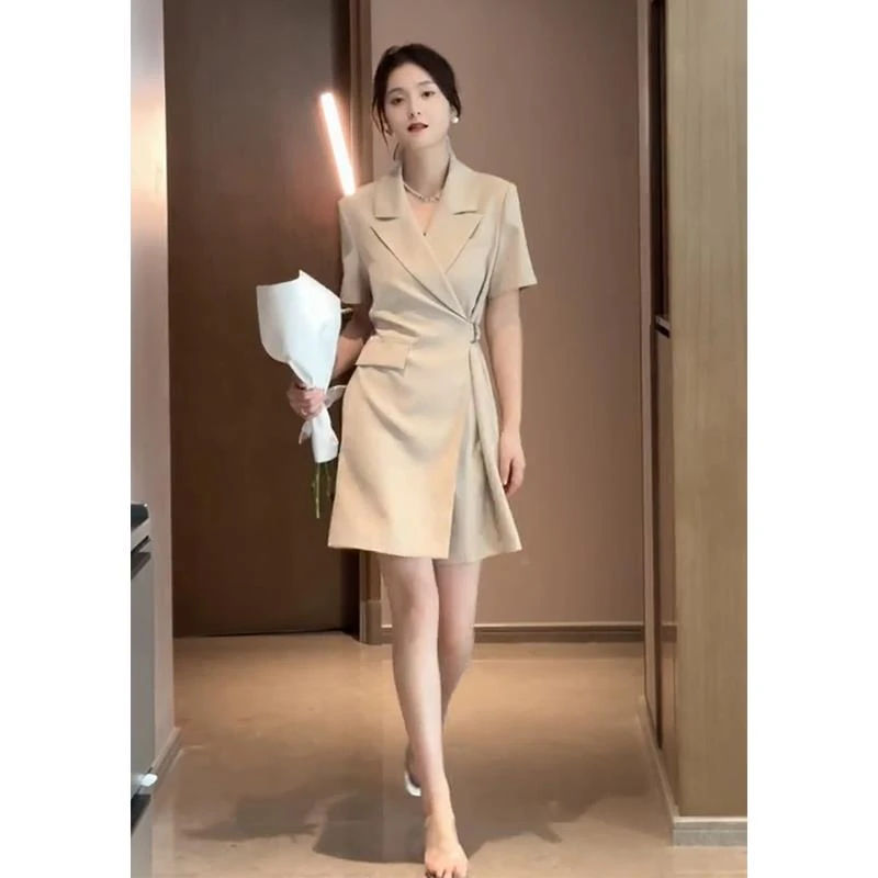 高级感高端轻奢气质正式场合收腰显瘦赫本风职业西装连衣裙子女夏