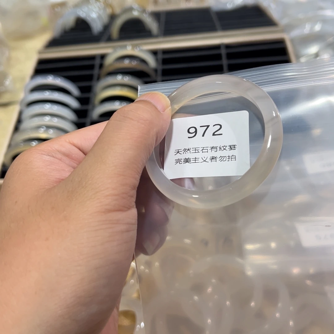 ℋ****玛瑙/玉髓未镶嵌手镯5051微瑕