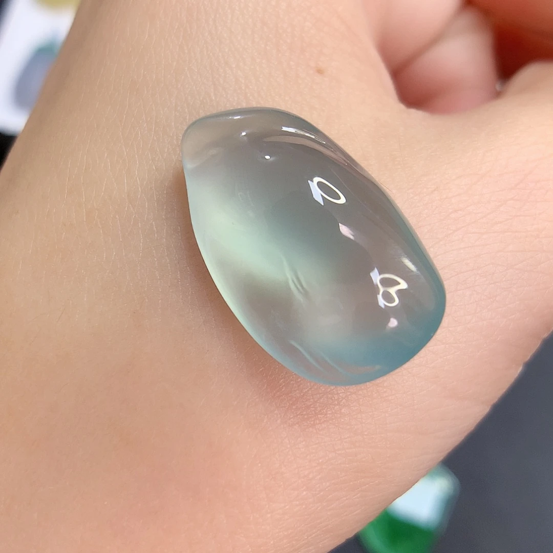 翡翠未镶嵌颈饰随形