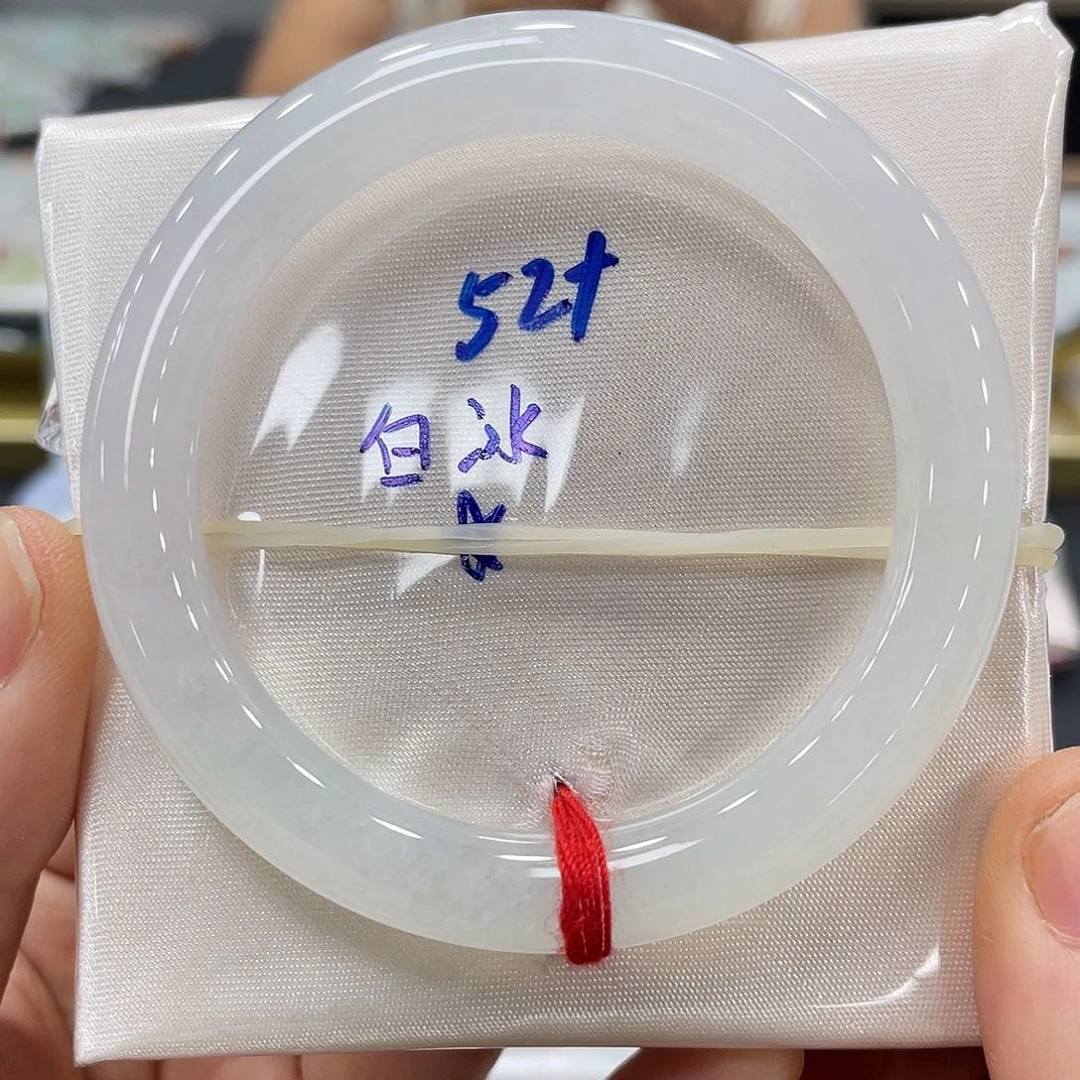 翡翠手镯未镶嵌翡翠手镯