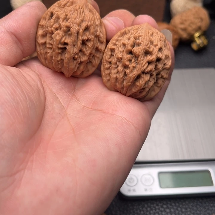 文玩核桃吊坠38虎头