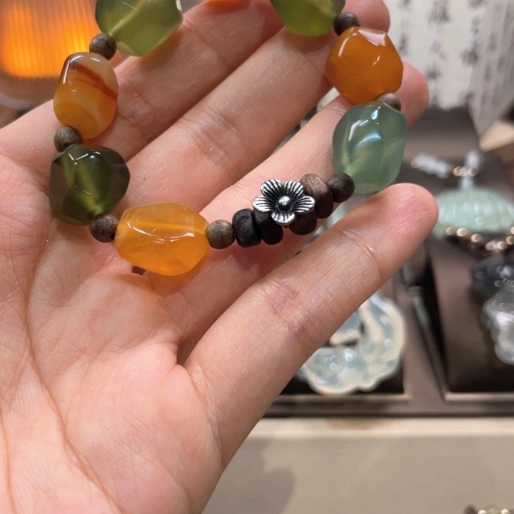 蛇纹石玉未镶嵌颈饰