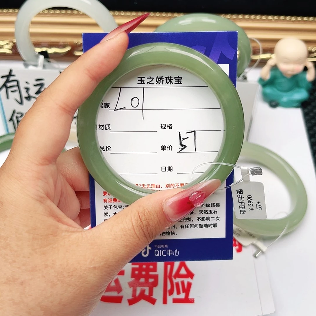 和田玉手镯未镶嵌