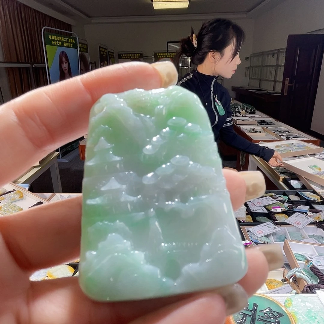 翡翠未镶嵌颈饰一