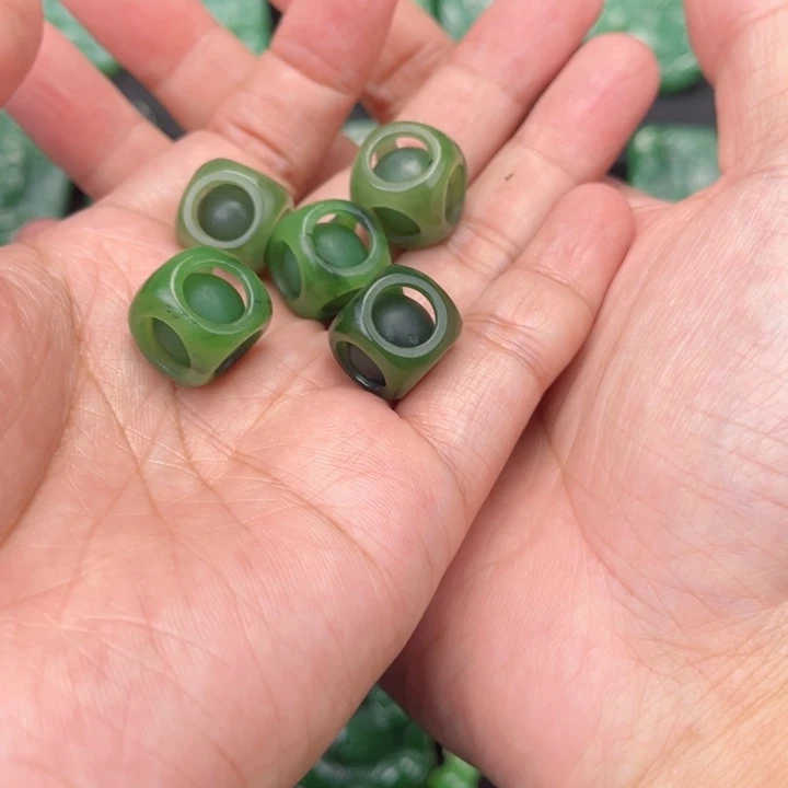 和田玉（碧玉）未镶嵌颈饰多样发一件