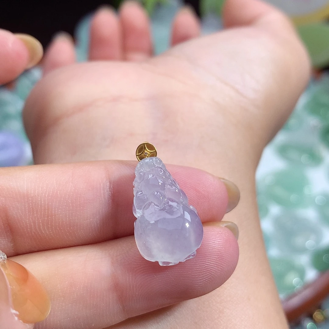 翡翠未镶嵌颈饰貔貅