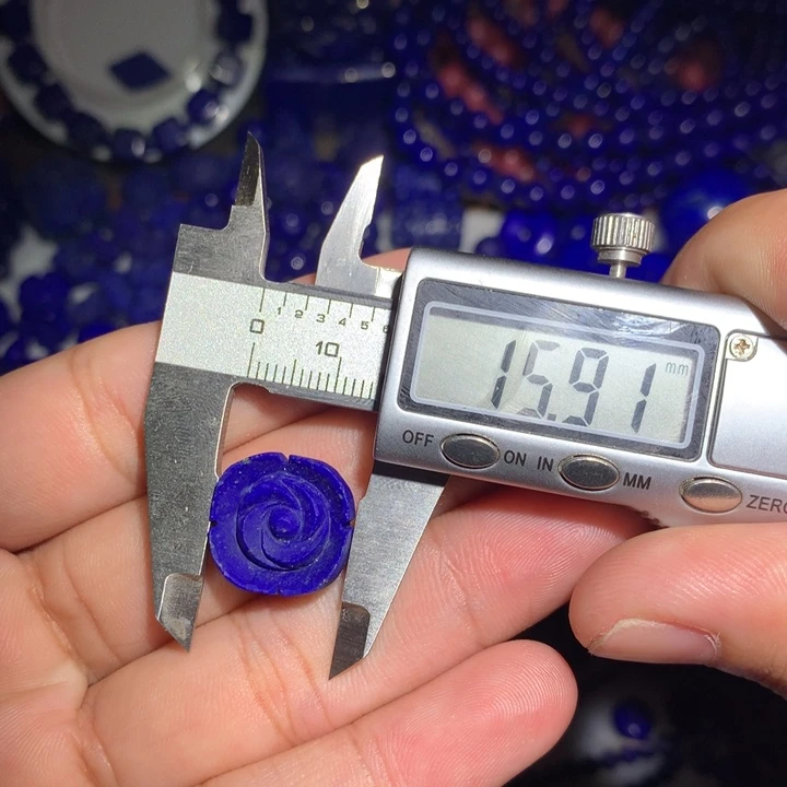 青金石未镶嵌玫瑰花