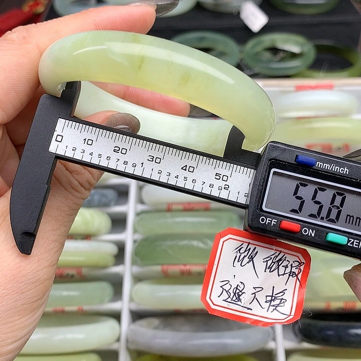 蛇纹石玉手镯未镶嵌795