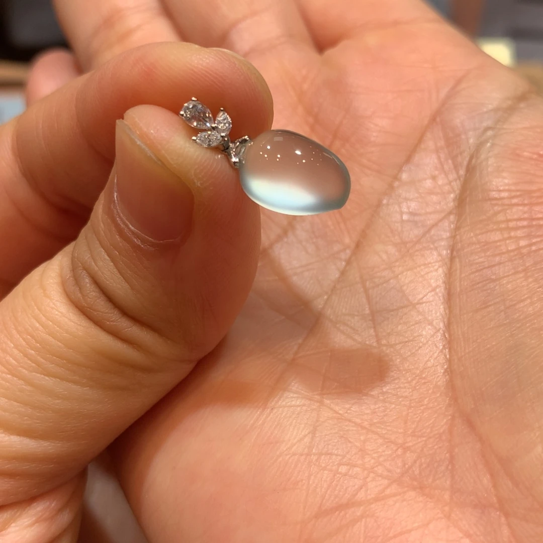 翡翠18K金镶嵌颈饰小吊坠