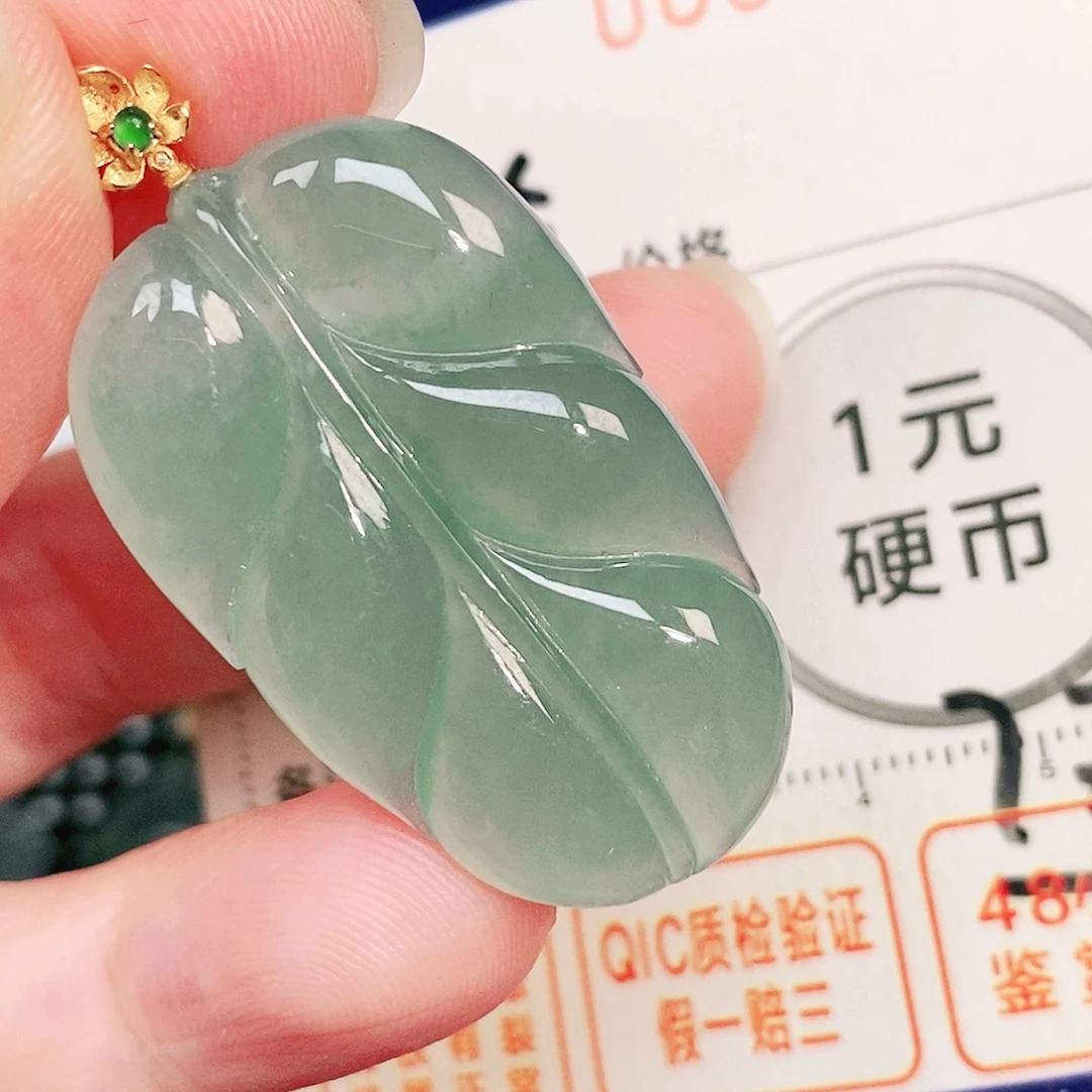 颈饰18K金镶嵌翡翠