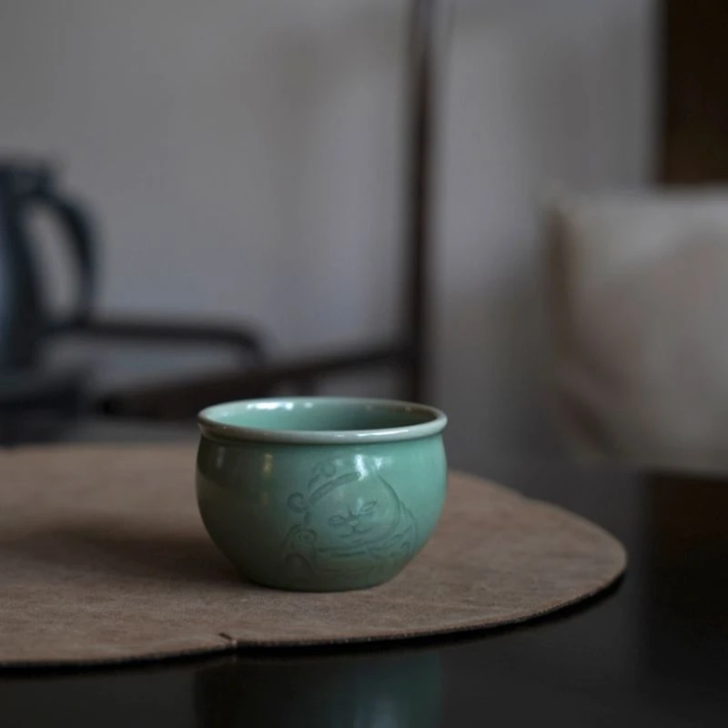 吴俊杰纯手工龙泉青瓷陶瓷主人杯水缸杯大容量梅子青雕刻猫咪杯