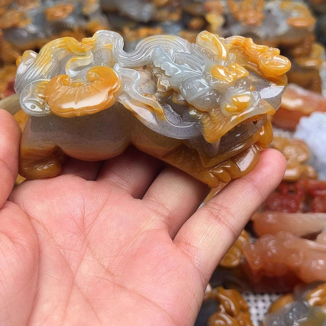 石英质玉（黄龙玉）未镶嵌颈饰