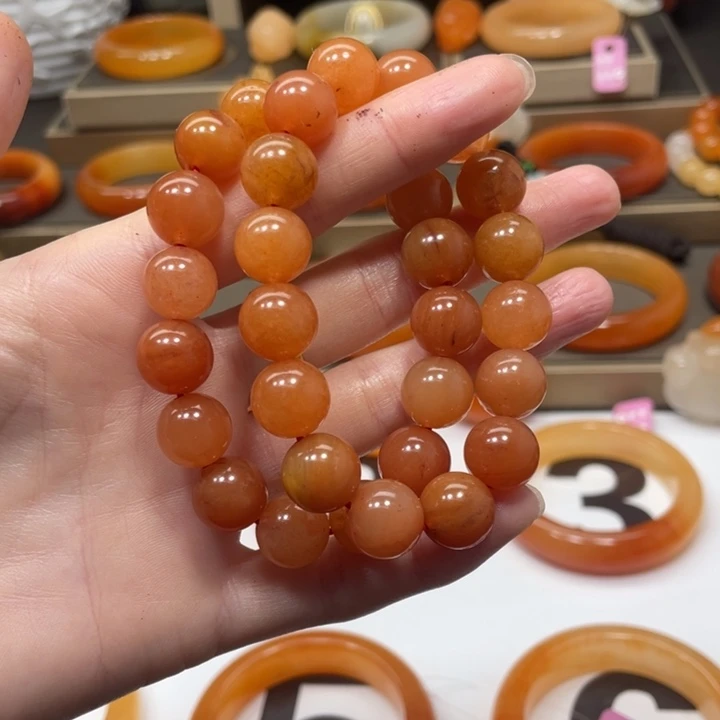 未镶嵌石英质玉（黄龙玉）手镯