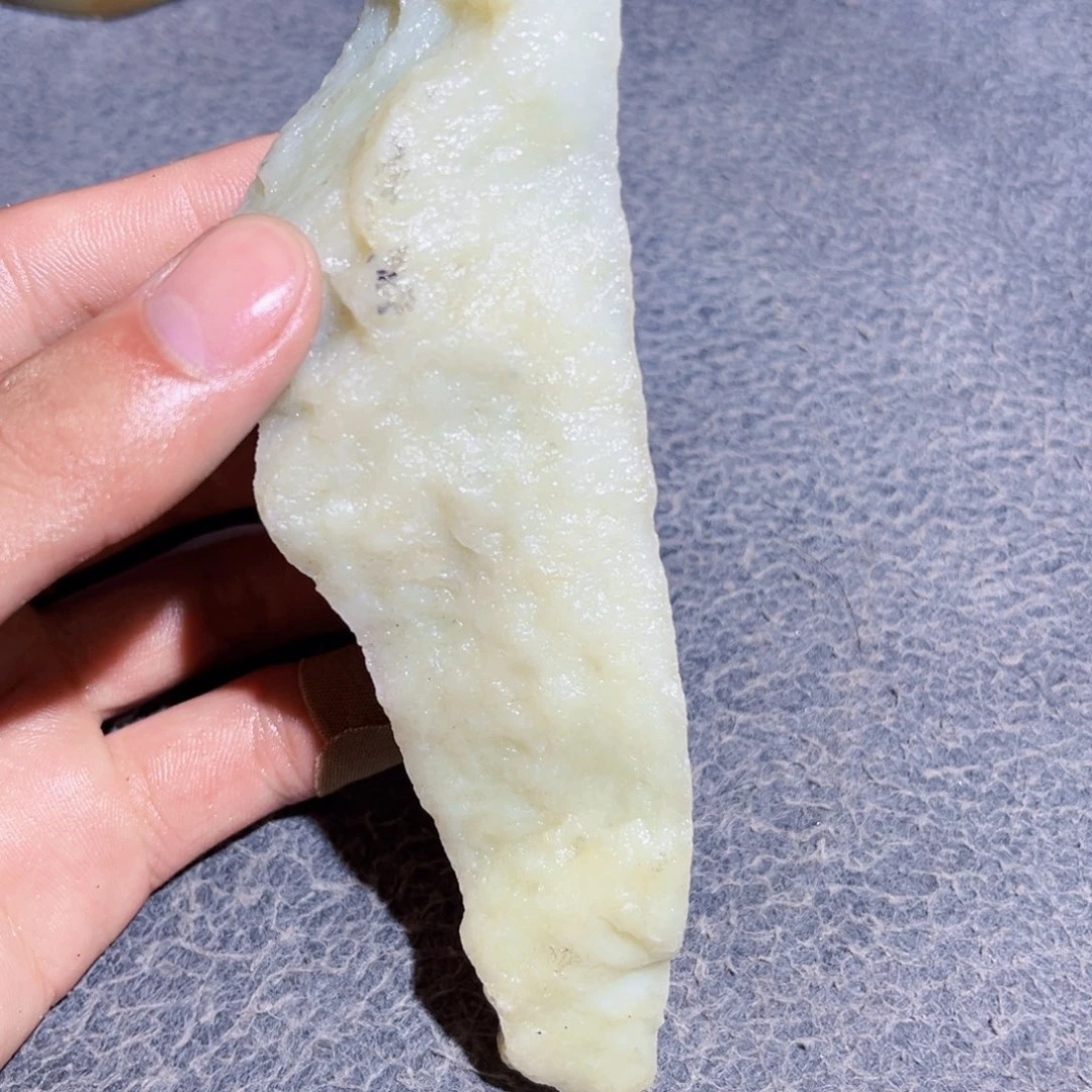 和田玉（糖玉）未镶嵌珠宝奇石
