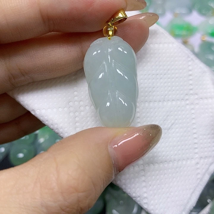 翡翠未镶嵌颈饰挂件