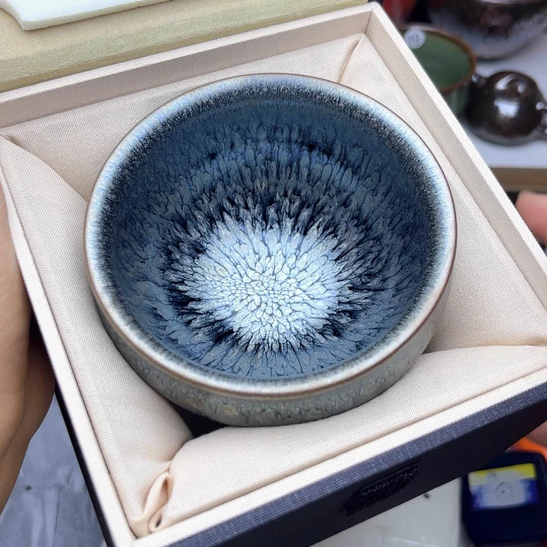 茶盏陶瓷提出显腿长的
