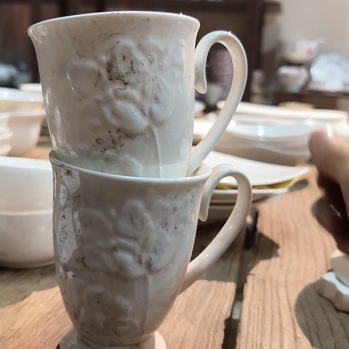 国营尾货骨瓷高角浮雕杯一对