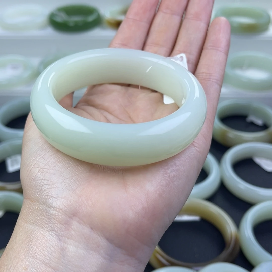 和田玉未镶嵌手镯