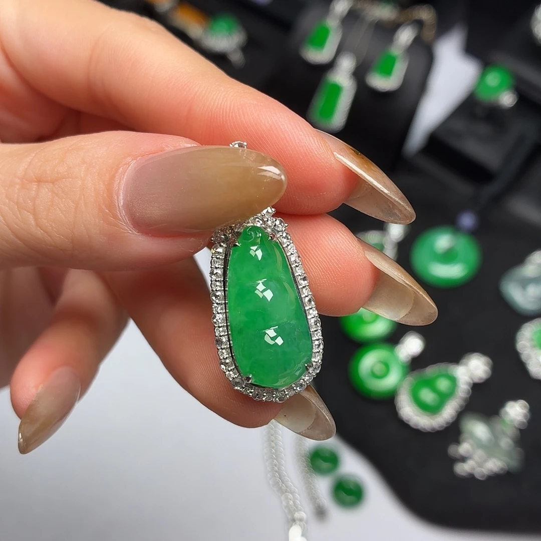 翡翠18K金镶嵌颈饰029福豆