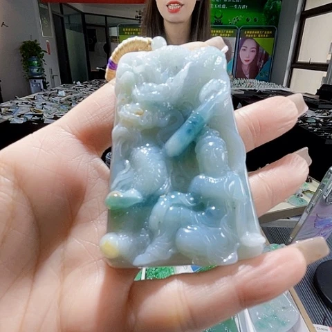 颈饰未镶嵌翡翠一个
