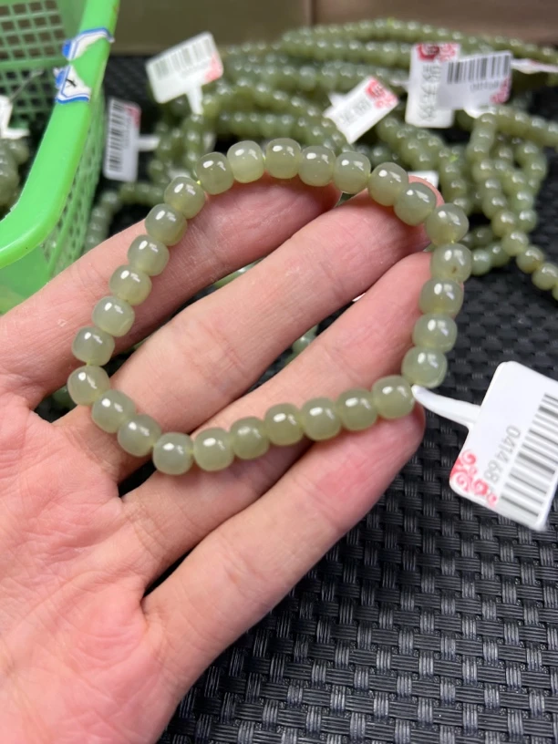 和田玉湖水绿卡8左右多样性拍一发一