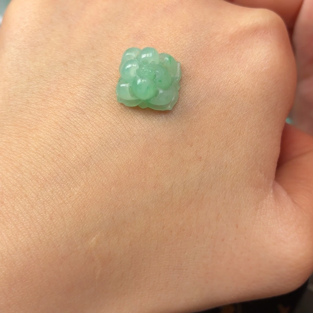 定制翡翠未镶嵌花花