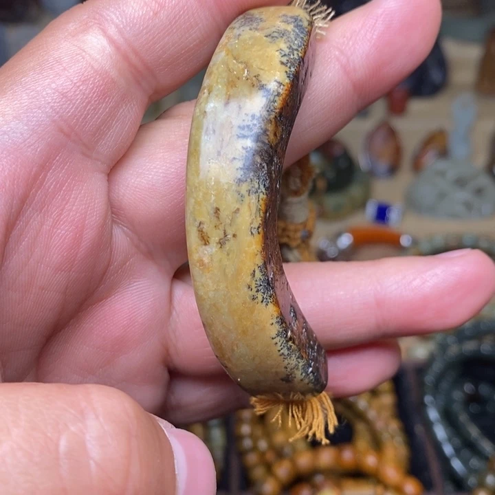 岫岩河磨玉（透闪石质玉）未镶嵌颈饰