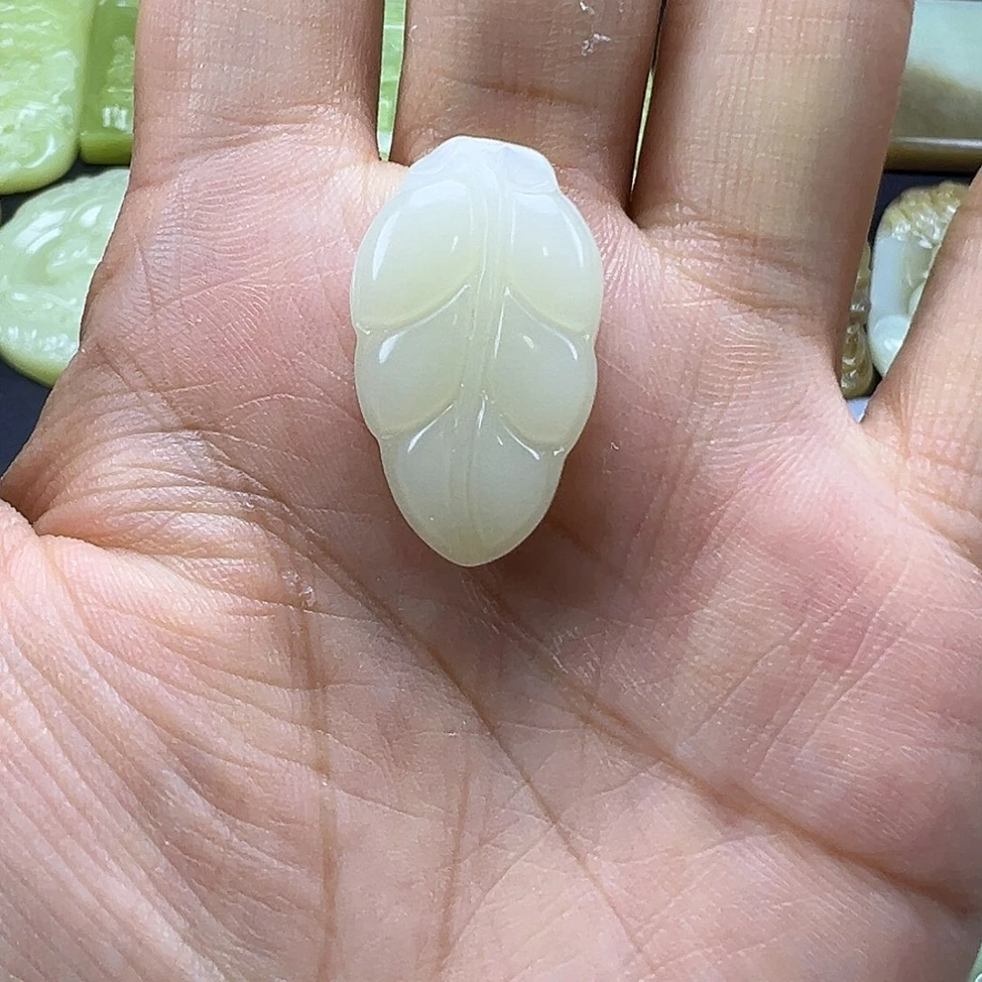 和田玉未镶嵌吊坠(赠链)