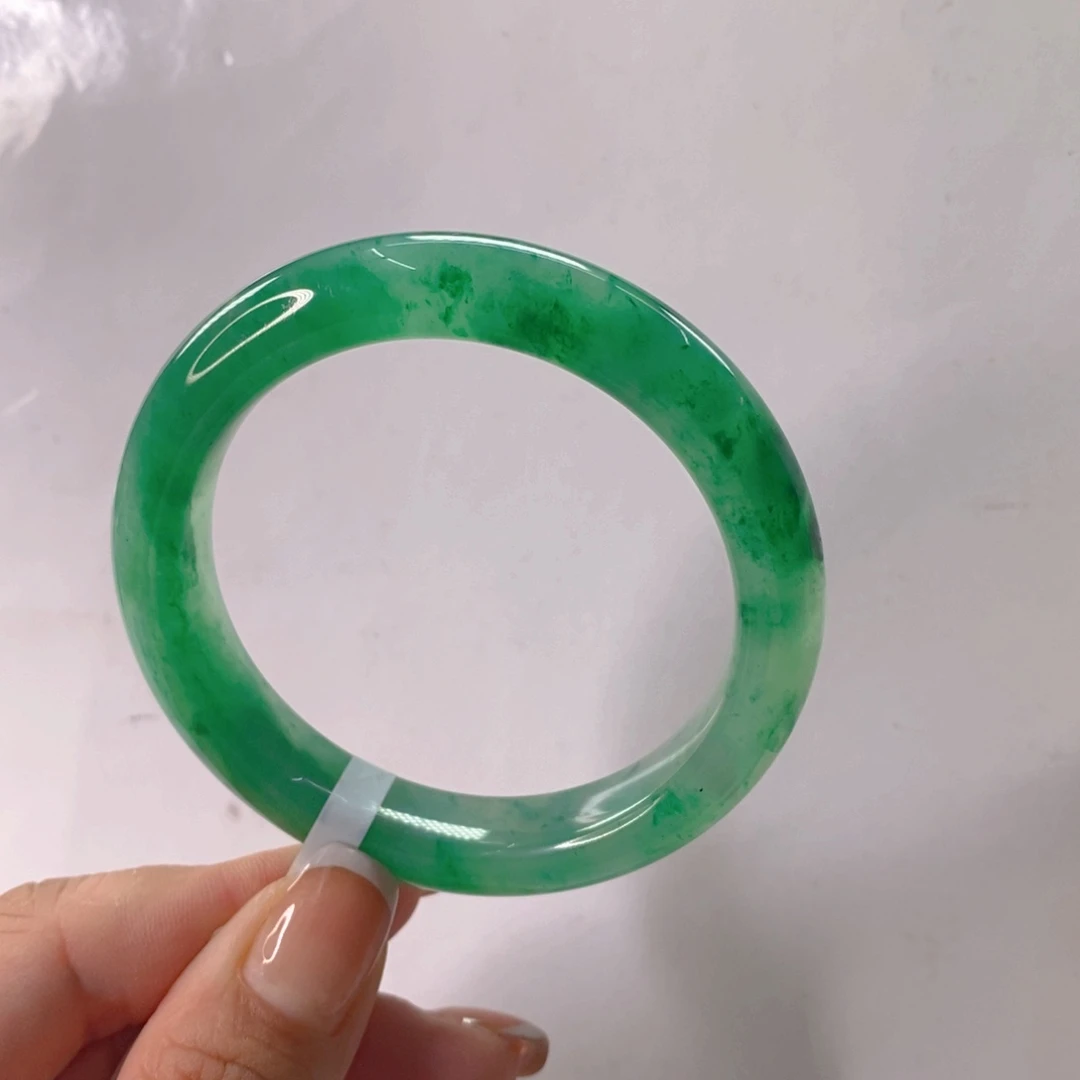 张***未镶嵌手镯石英质玉