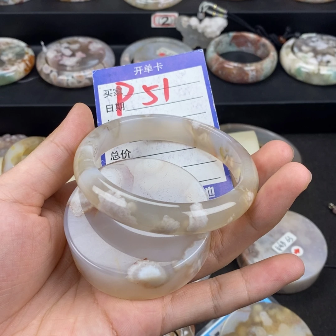 *****石英质玉手镯未镶嵌