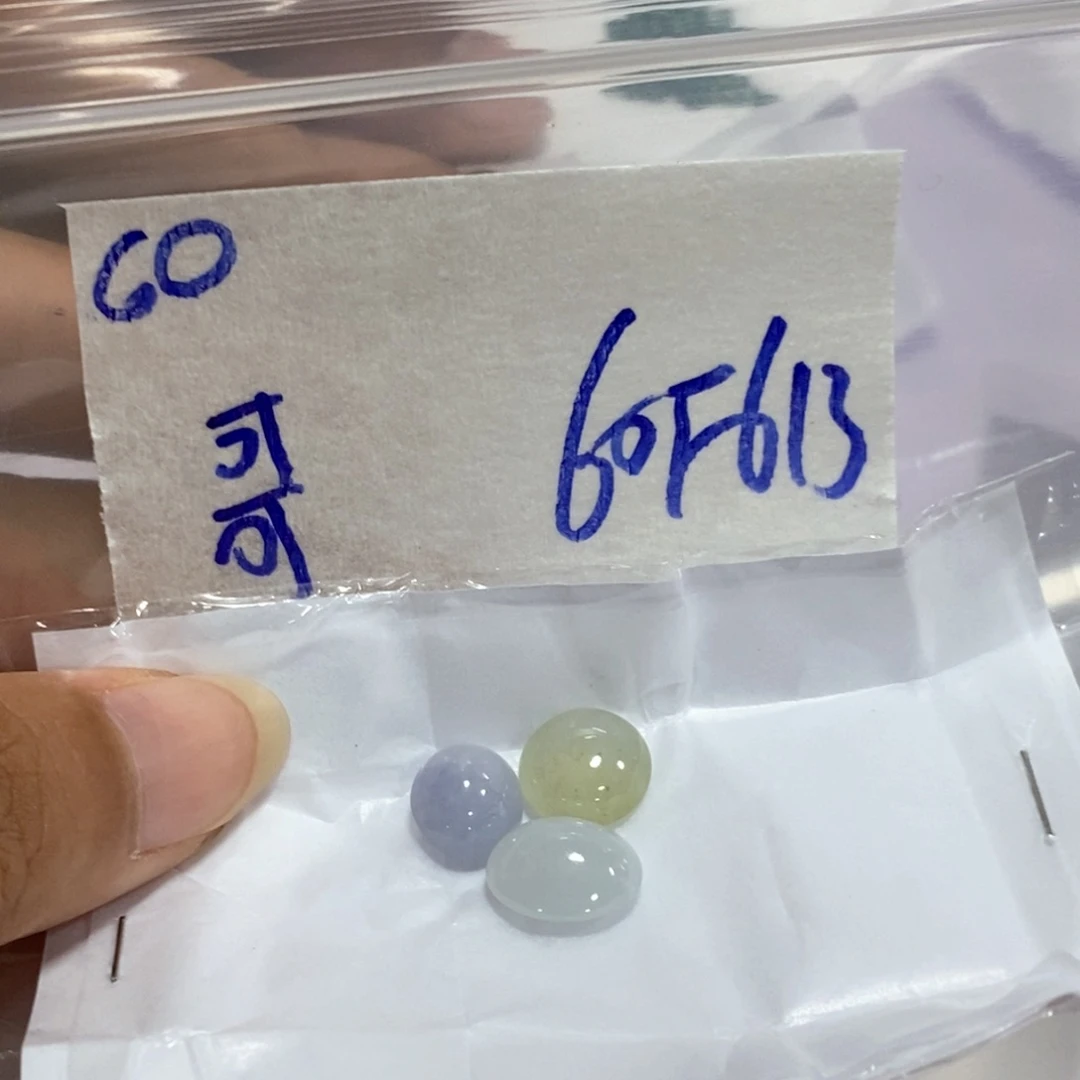 哥***说定制翡翠未镶嵌我