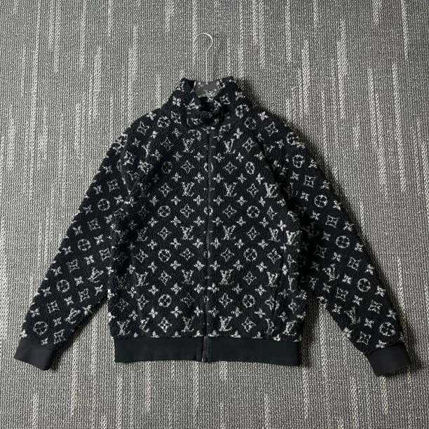 95新 LouisVuitton/路易威登 三花满印摇粒绒立领外套/M码/2349