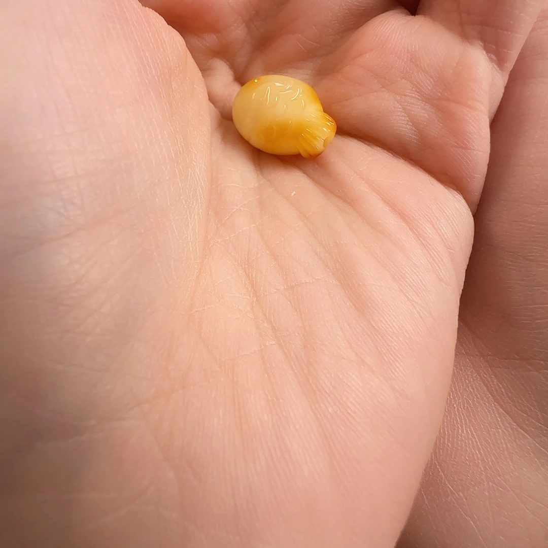 琥珀珠宝奇石未镶嵌我****?