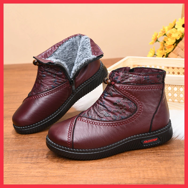 2025秋冬新款中老年防滑保暖软底短靴百搭老太太鞋加绒加厚妈妈鞋