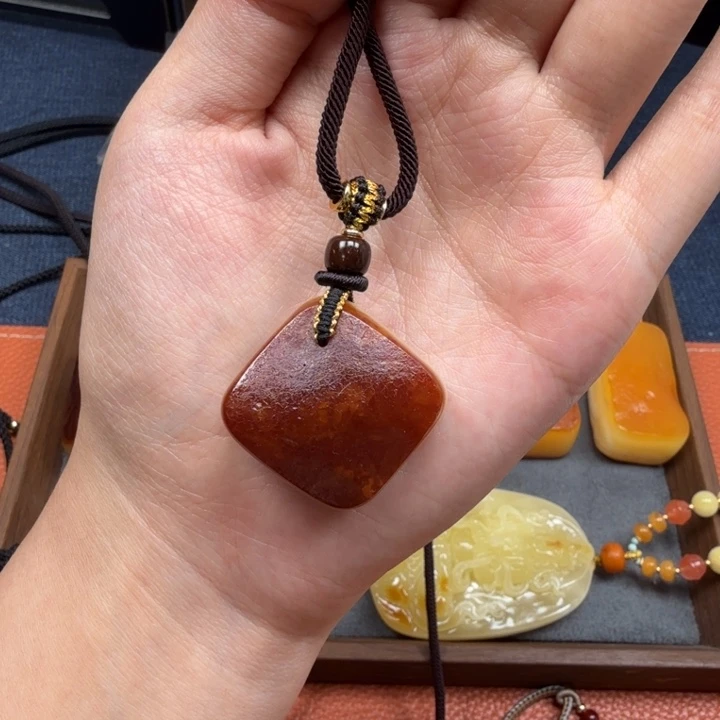 蜜蜡未镶嵌吊坠(赠链)