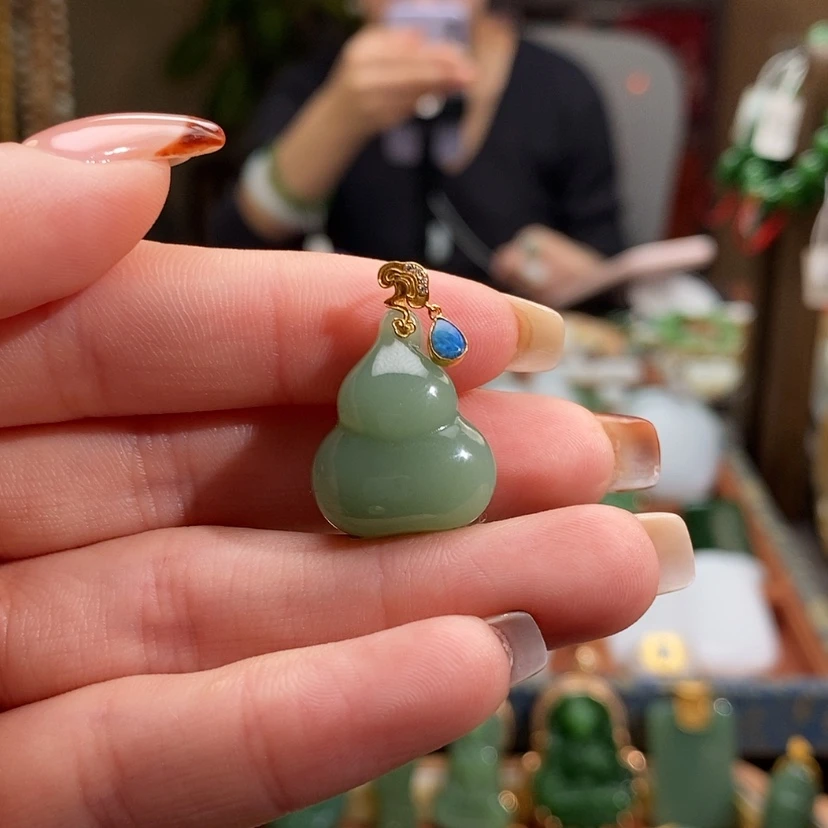 【闪购商品】吊坠(赠链)18K金镶嵌和田玉