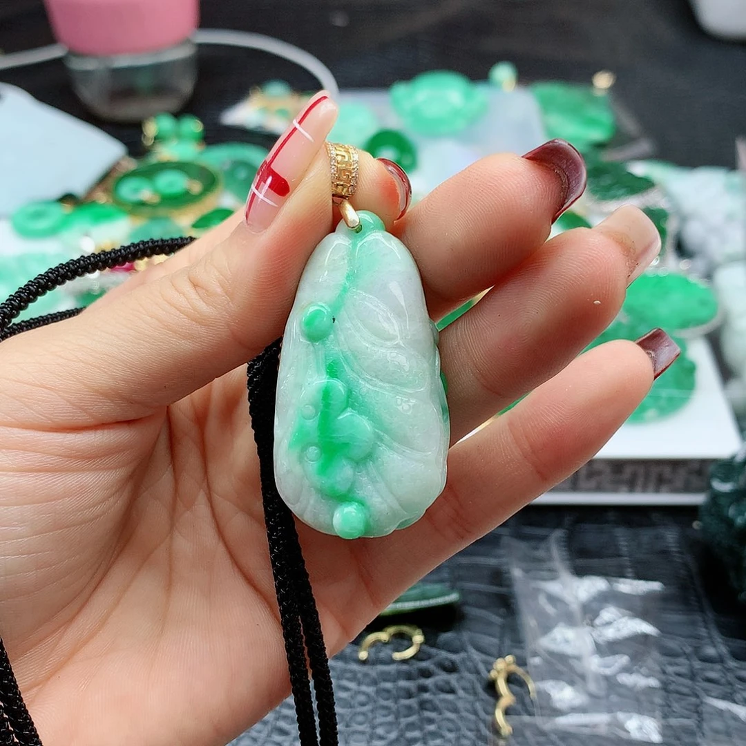 【闪购商品】翡翠吊坠(赠链)合金