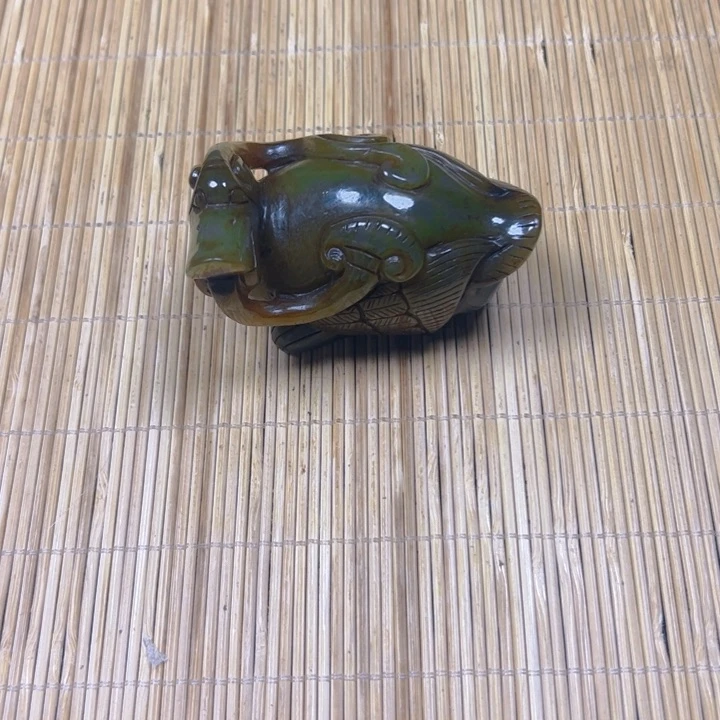 和田玉未镶嵌把件