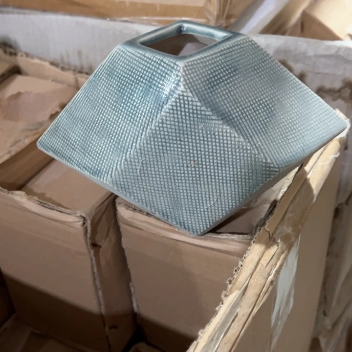 陶瓷花瓶摆件外贸出口（微瑕）