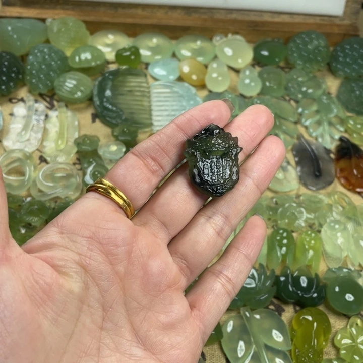 蛇纹石玉合金颈饰