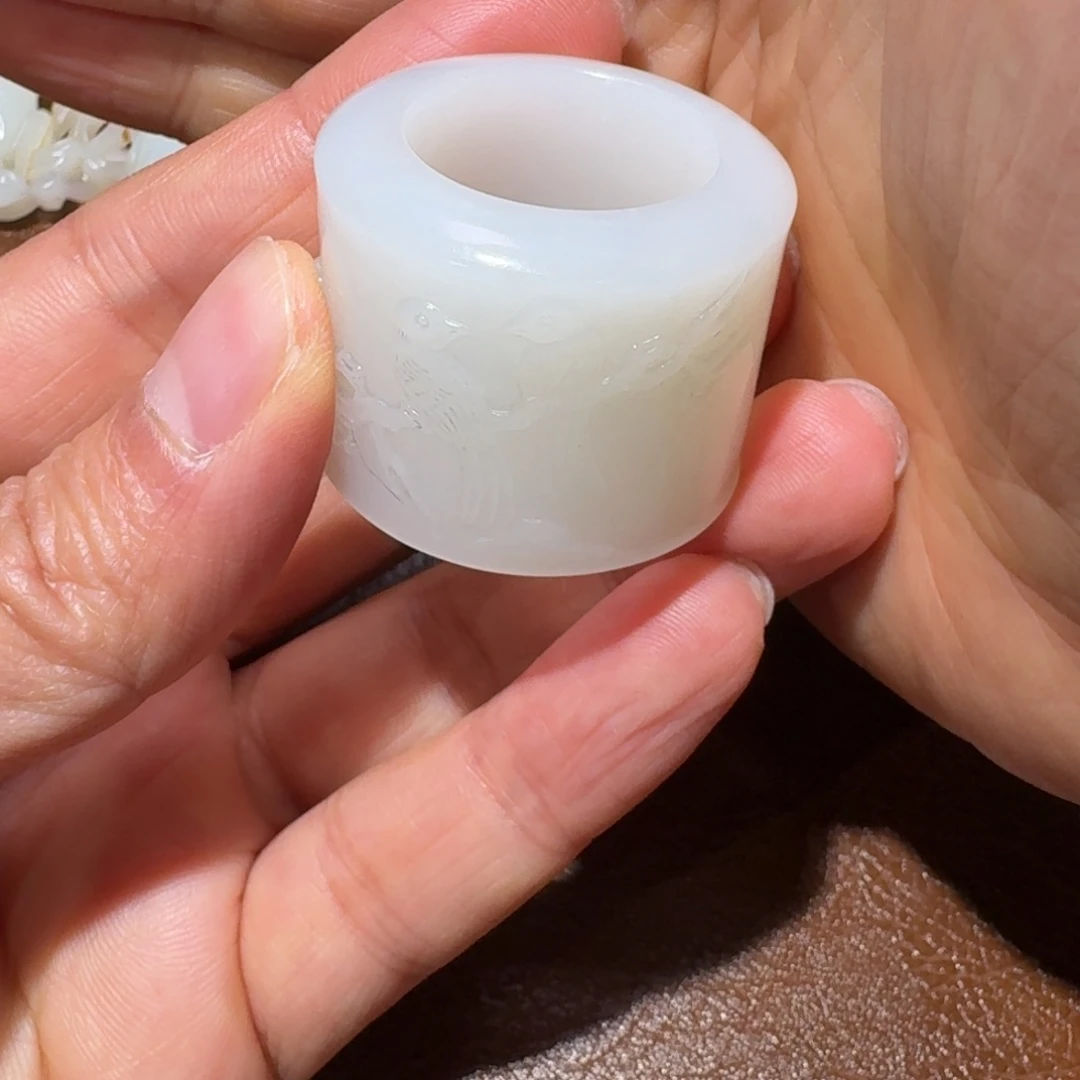 和田玉未镶嵌把件