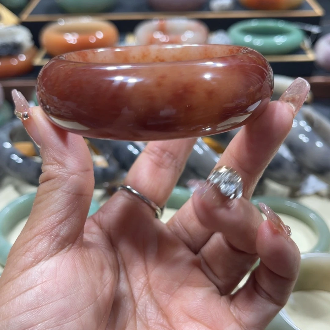 未镶嵌手镯石英岩玉