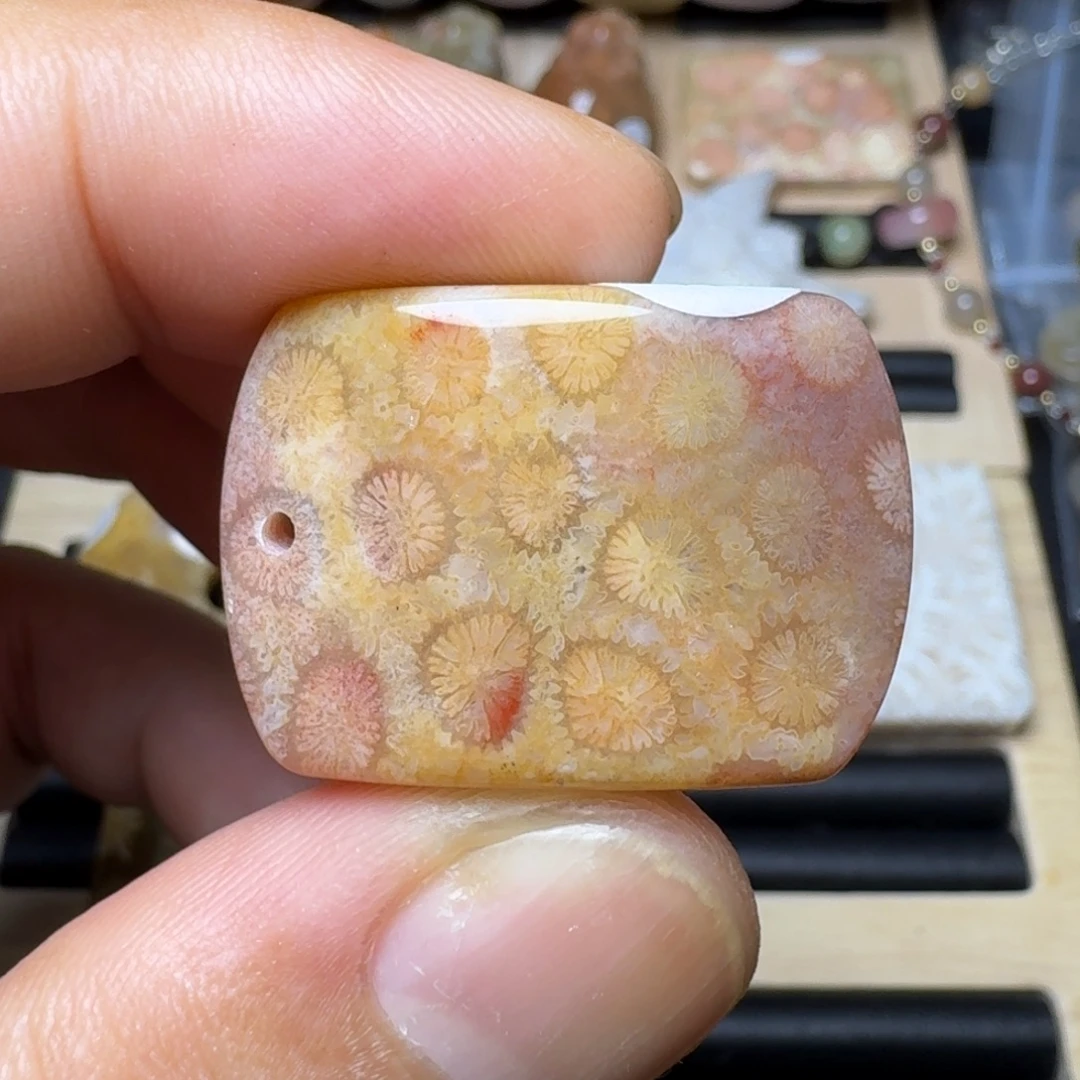 未镶嵌纯天然色有机玉石保真色硅化玉